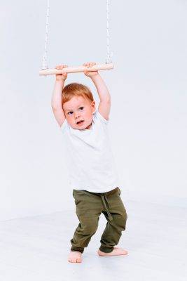 wooden gymnastic trapeze swing for kids