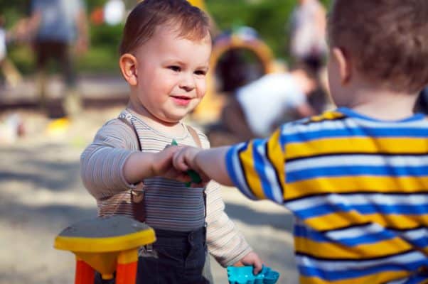 jak zintegrowac niesmiale dziecko z jego rowiesnikami