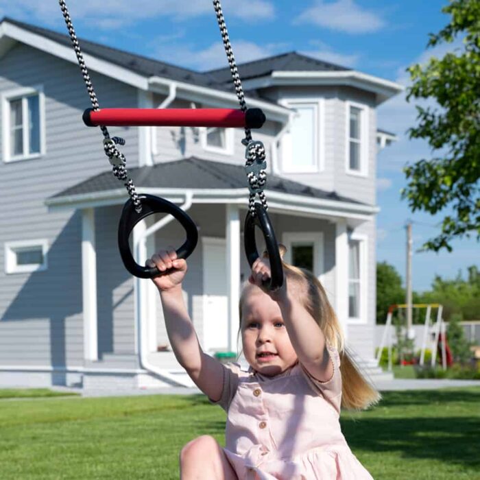 dzieci trapez z kulkami