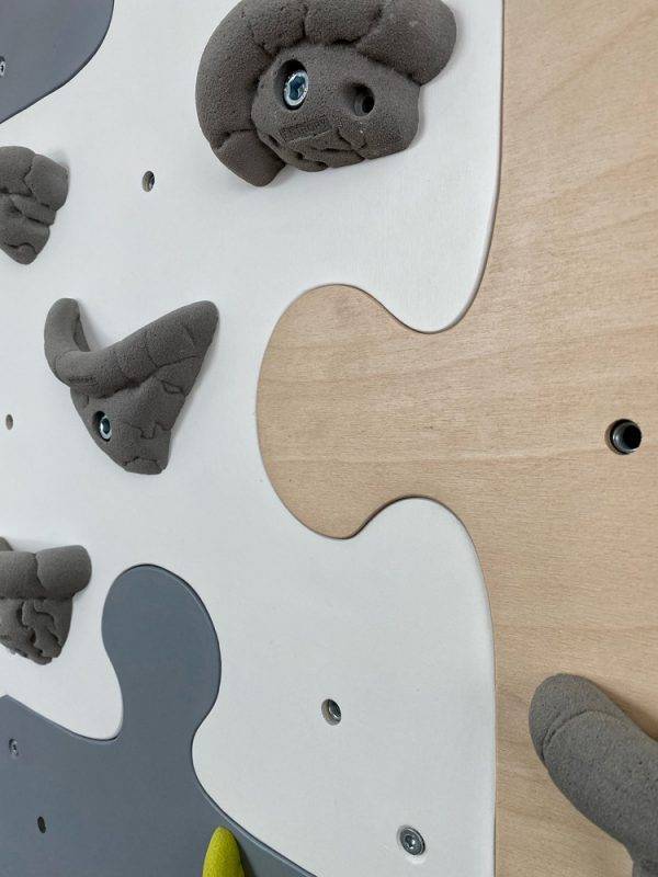 scianki wspinaczkowe puzzle w pokoju biala szara zolta