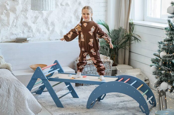 plac zabaw moon dzieci niebiesko kolorowy