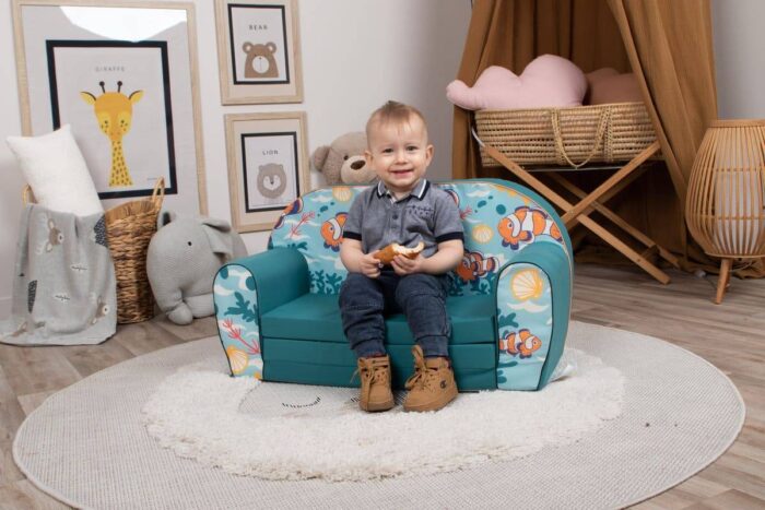 sofa dla dzieci w pokoju