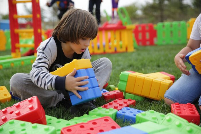 małe klocki edukacyjne na wózku King sztuk ()